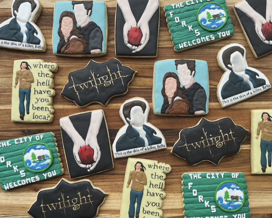 Example of a Medium Twilight-themed character cookie set